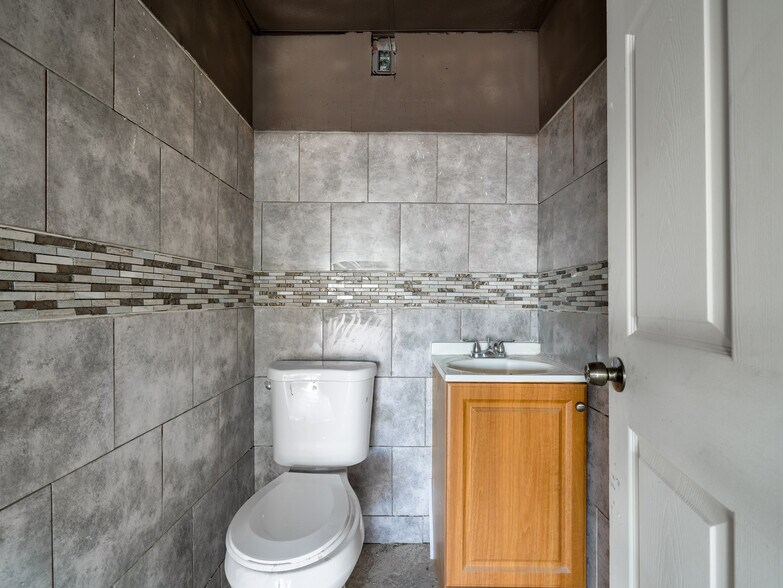 More Photos Of 409 Martin Luther King Blvd NE, Winter Haven General Retail For Sale