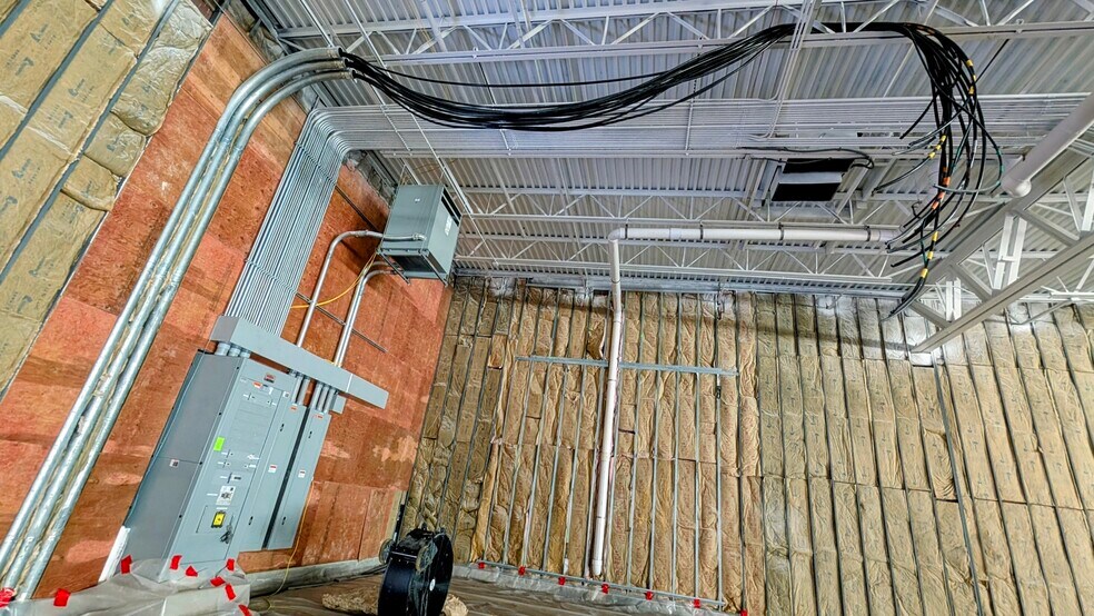 More Photos Of 41128-41496 Ann Arbor Rd E, Plymouth Storefront For Lease