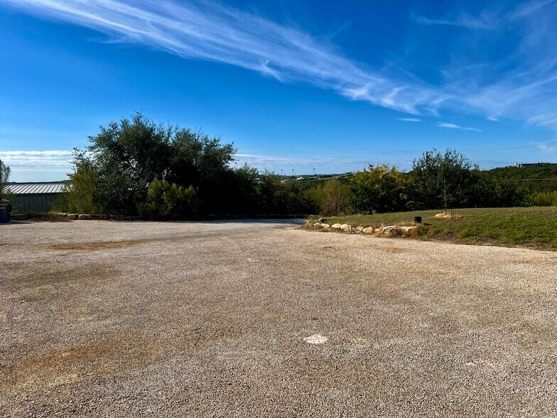 More Photos Of 3705 San Antonio St, Austin Warehouse For Lease