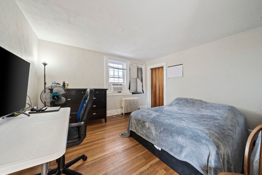 More Photos Of 17 North Ave, Rockland Apartments For Sale