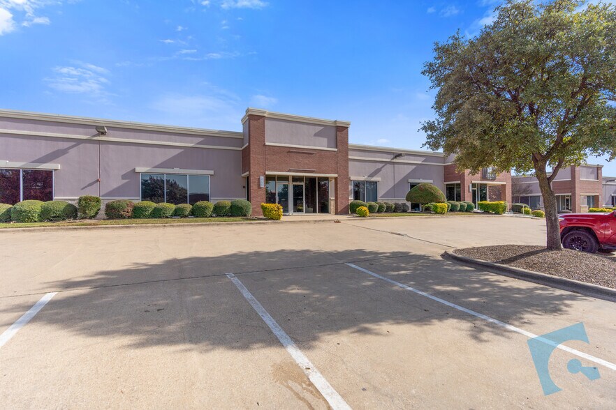 More Photos Of 525 S Nolen Dr, Southlake Light Manufacturing For Lease