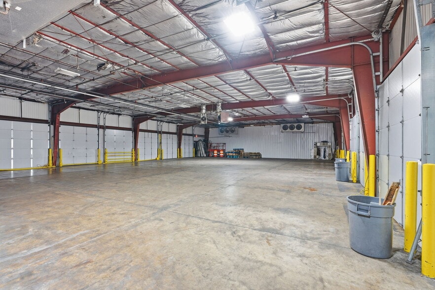 More Photos Of 8201 NE Hickory St, Minneapolis Truck Terminal For Sale