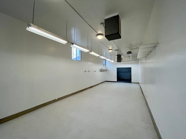 More Photos Of 1730 NE Broadway St, Portland Storefront For Lease