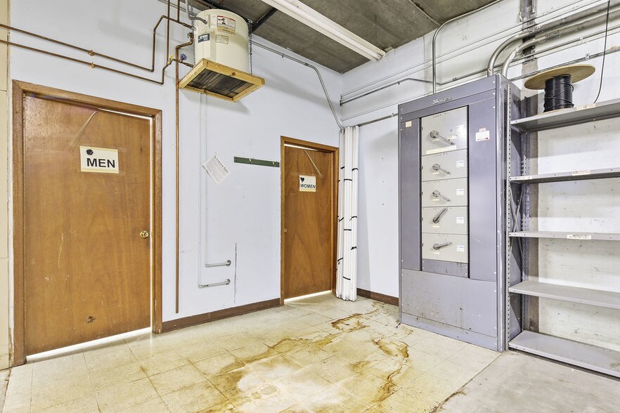 More Photos Of 110-114 S Rum River Dr, Princeton General Retail For Lease