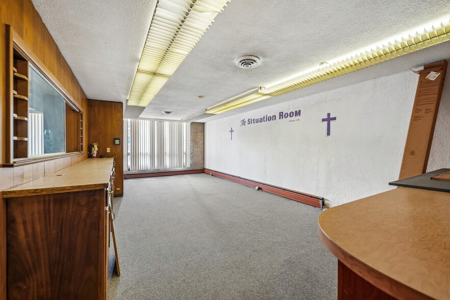 More Photos Of 6114 W North Ave, Chicago Office For Sale