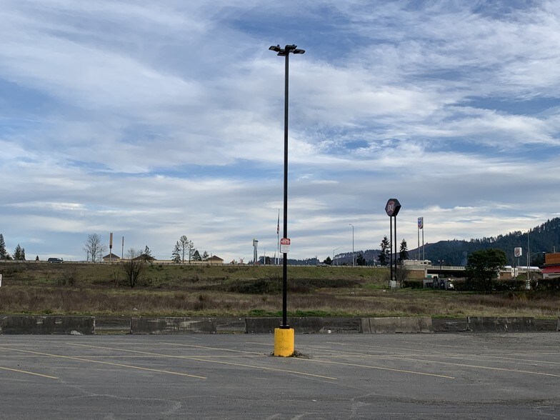 More Photos Of 328-338 Dakota St, Sutherlin General Retail For Lease