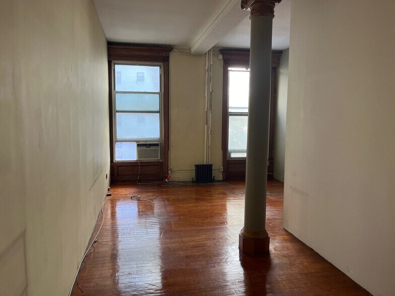 More Photos Of 201 E 16th St, New York Office For Lease