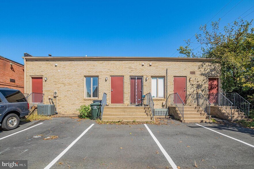 More Photos Of 9615 Champion Ct, Manassas Medical For Lease