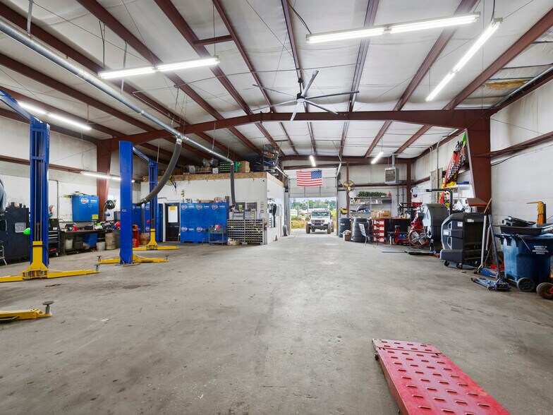 More Photos Of 2109 Spartanburg Hwy, East Flat Rock Industrial For Lease