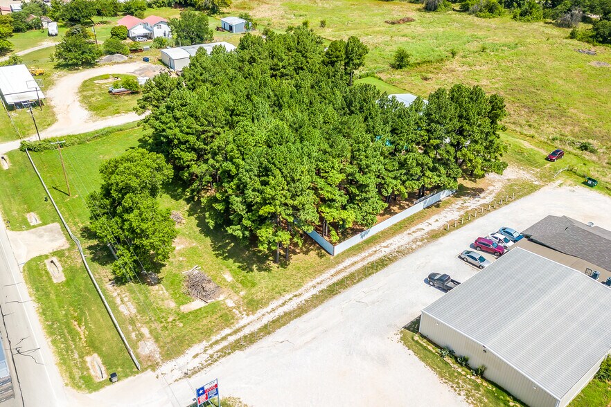 More Photos Of 3433 E Highway 199, Springtown Flex For Sale