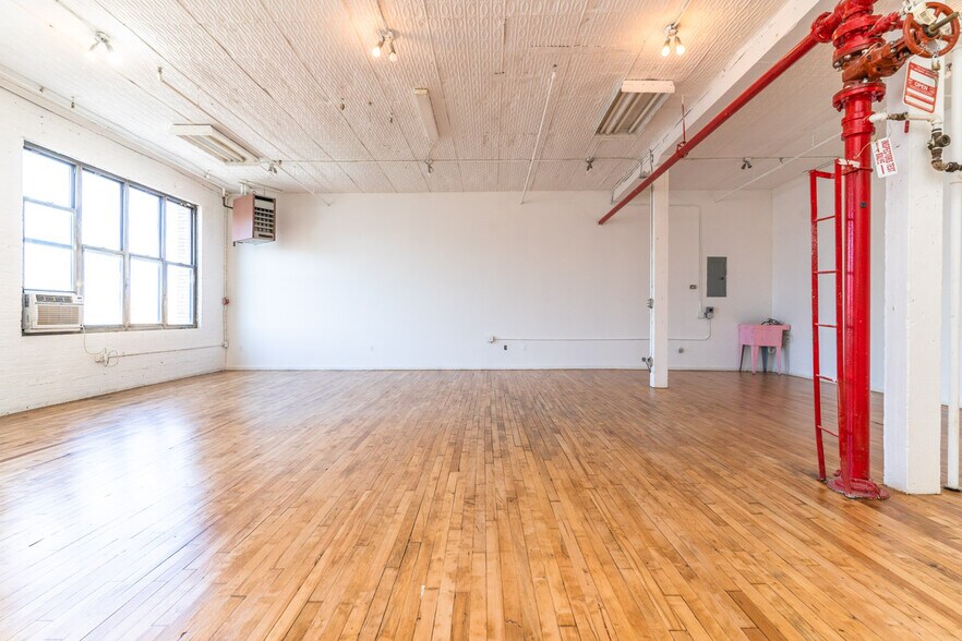 More Photos Of 117 Grattan St, Brooklyn Warehouse For Lease