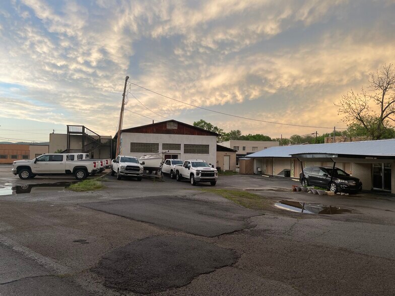 More Photos Of 424 Highway 65 Bus, Clinton Hotel For Sale