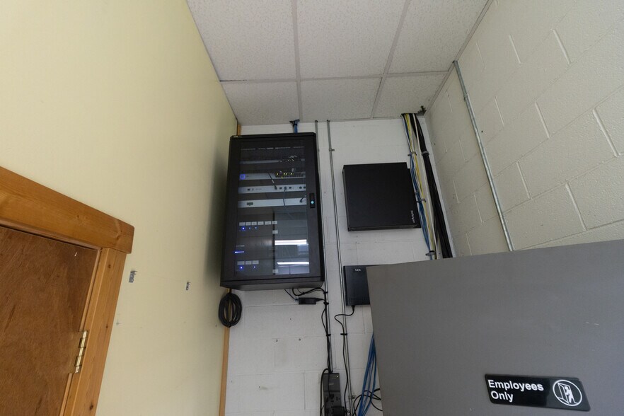 More Photos Of 90 Stonecoal Rd, Horner Freestanding For Lease