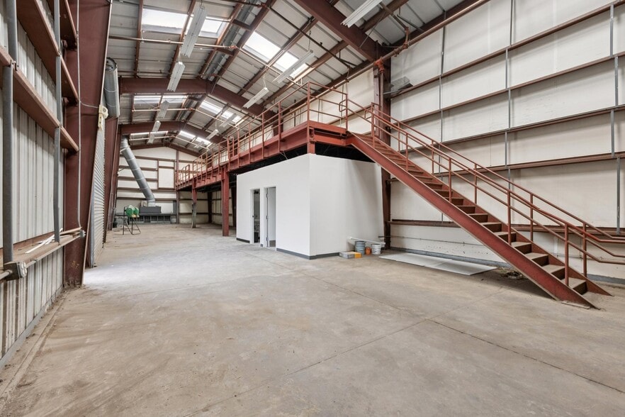More Photos Of 149-151 S Linden Ave, South San Francisco Warehouse For Lease