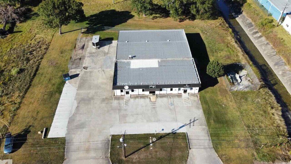 More Photos Of 7550 College St, Beaumont Industrial For Sale