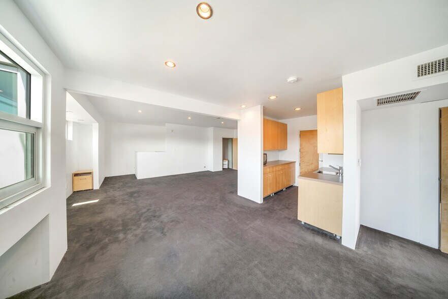 More Photos Of 724 Lincoln Blvd, Venice Office For Lease