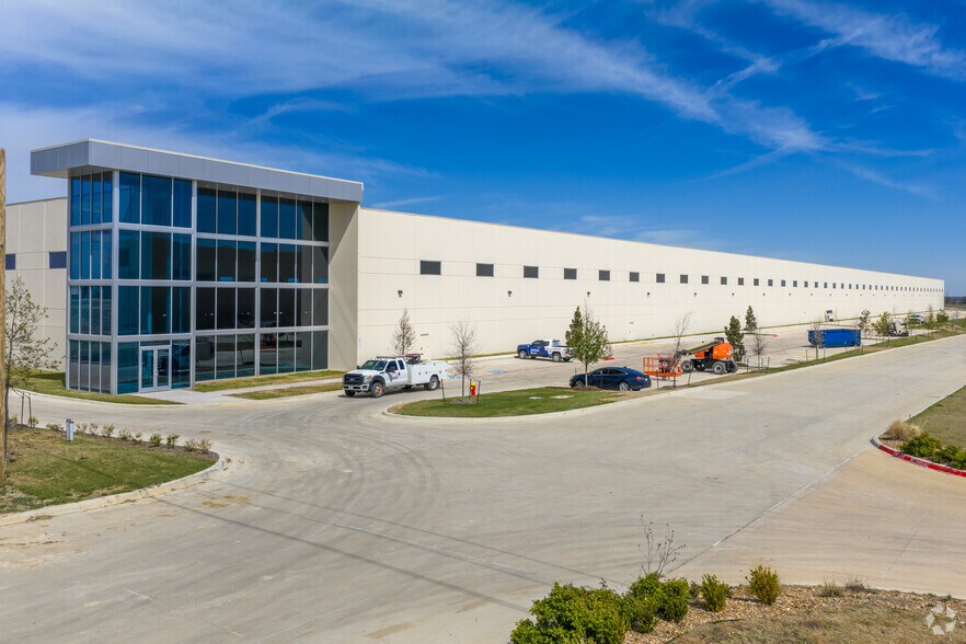 Primary Photo Of 6200 N Stemmons Fwy, Sanger Distribution For Lease