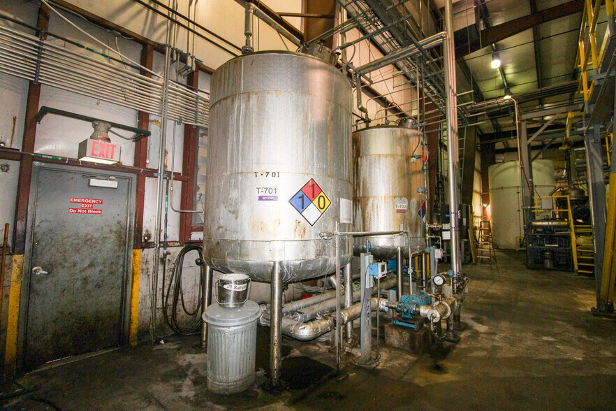 More Photos Of 5640 44th Ave S, Clinton Office For Sale