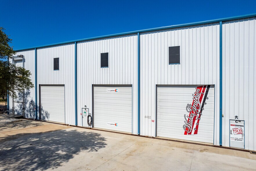 More Photos Of 4402 Weletka Dr, Austin Industrial For Lease