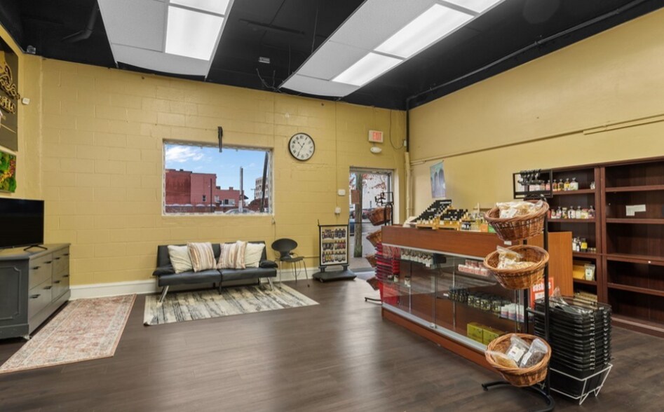 More Photos Of 214-216 E Main St, Richmond Storefront Retail Residential For Sale