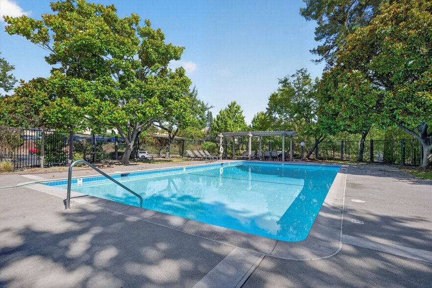 More Photos Of 1920 Camino Verde, Walnut Creek Apartments For Sale