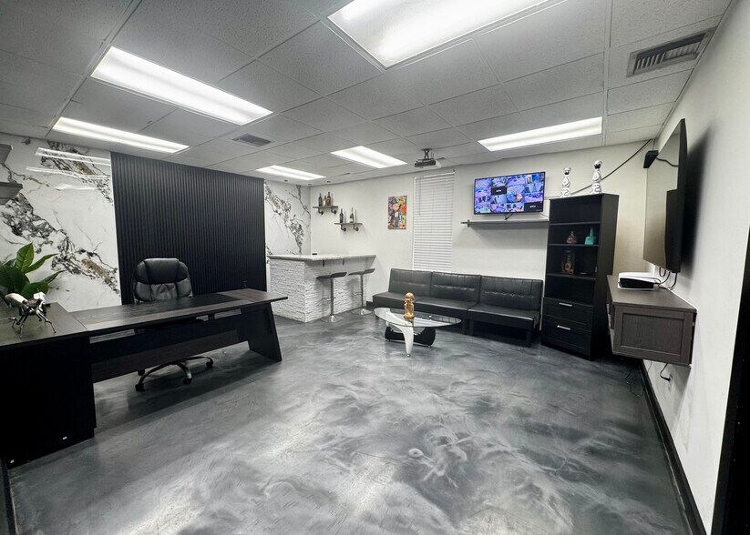 More Photos Of 120 W Carroll St, Kissimmee Warehouse For Sale