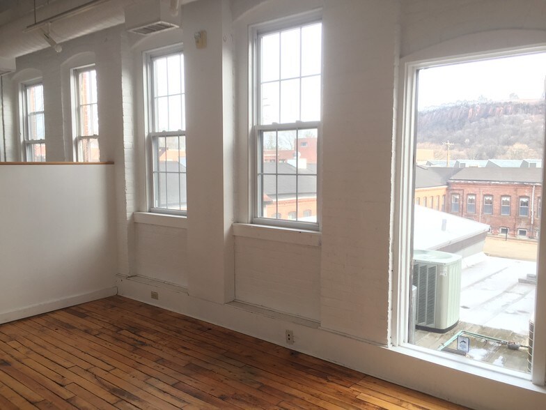 More Photos Of 85 Willow St, New Haven Flex For Lease
