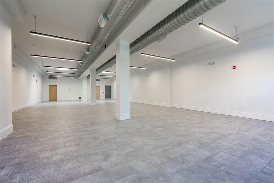 More Photos Of 166 Main St, Port Washington Storefront For Lease