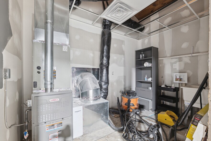 More Photos Of 2502 E Michigan Ave, Ypsilanti Freestanding For Lease