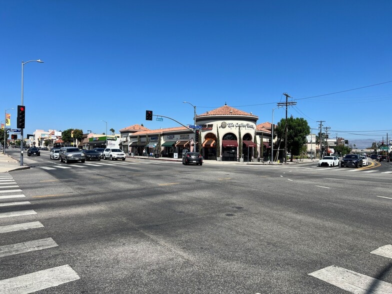Primary Photo Of 18501-18517 Ventura Blvd, Tarzana Storefront For Lease