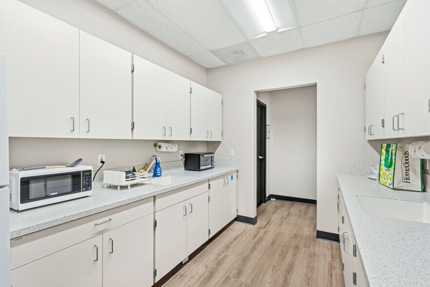 More Photos Of 1220 Liberty St NE, Salem Medical For Lease