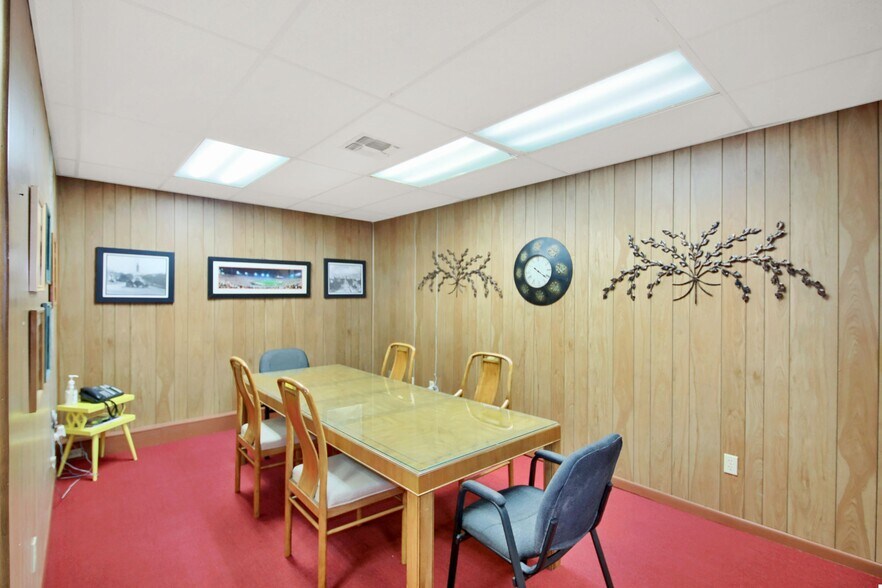 More Photos Of 202 N Main St, Taylor Loft Creative Space For Sale