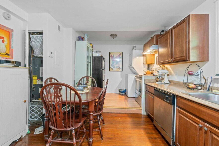 More Photos Of 5009 Roland Ave, Baltimore Multifamily For Sale