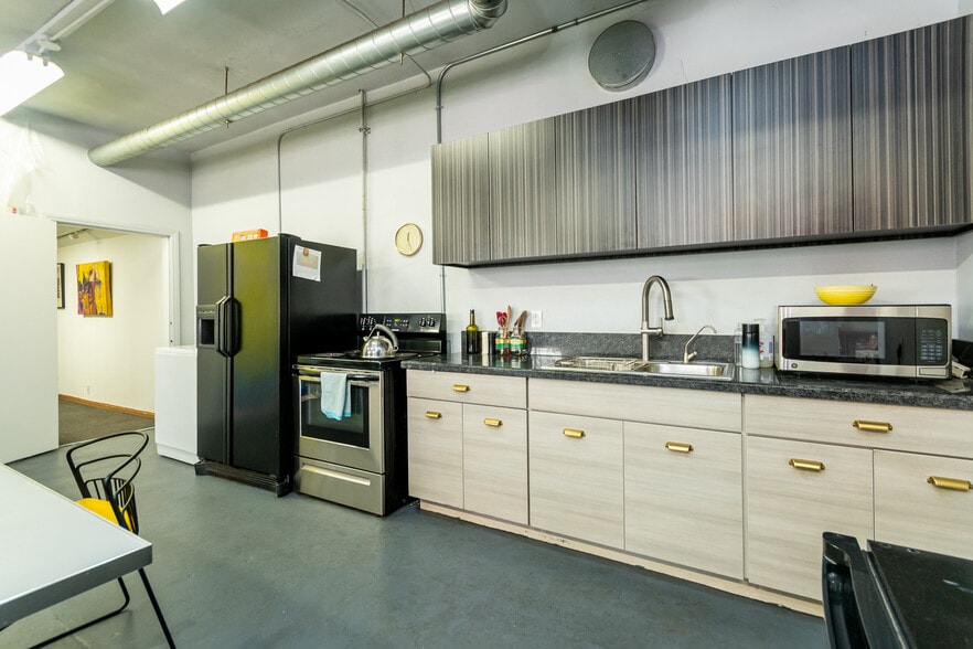 More Photos Of 831 S Main St, Burbank Warehouse For Sale