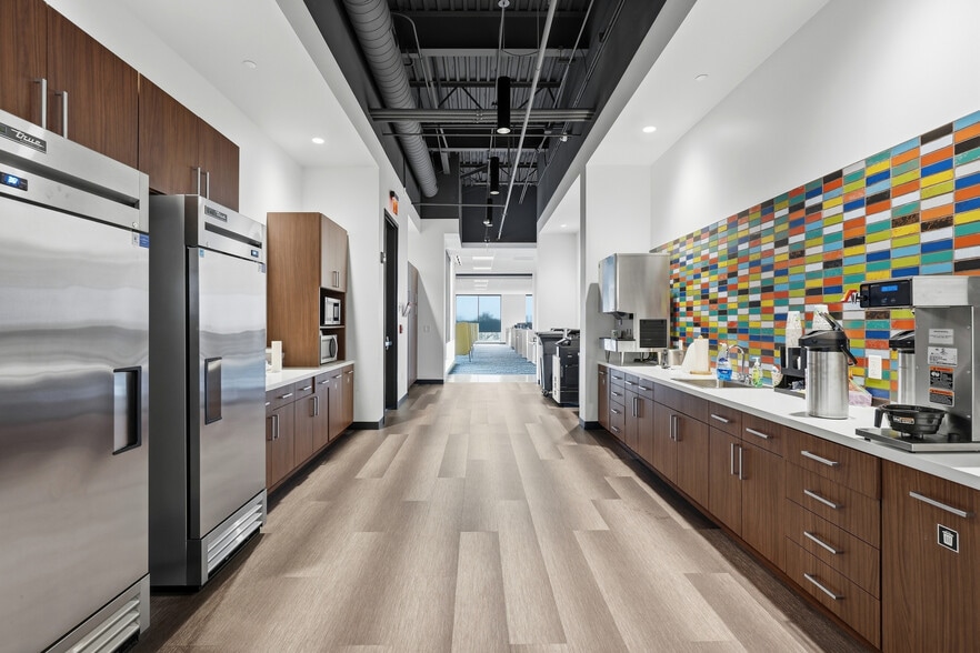 More Photos Of 4909 W Magnolia St, Rogers Office For Lease