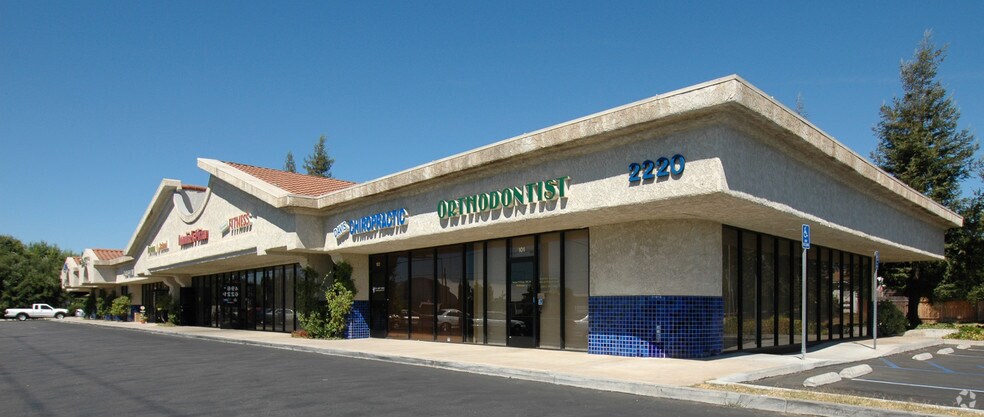 More Photos Of 2220 N Moorpark Rd, Thousand Oaks Freestanding For Lease