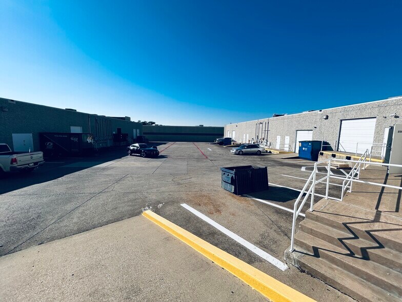 More Photos Of 2101 Midway Rd, Carrollton Light Manufacturing For Lease