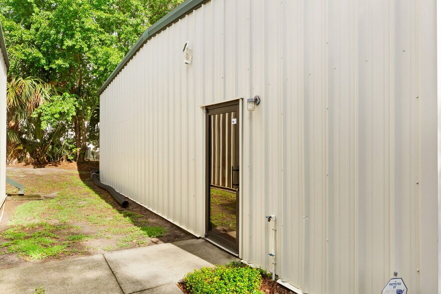 More Photos Of 851 Sunshine Ln, Altamonte Springs Industrial For Sale