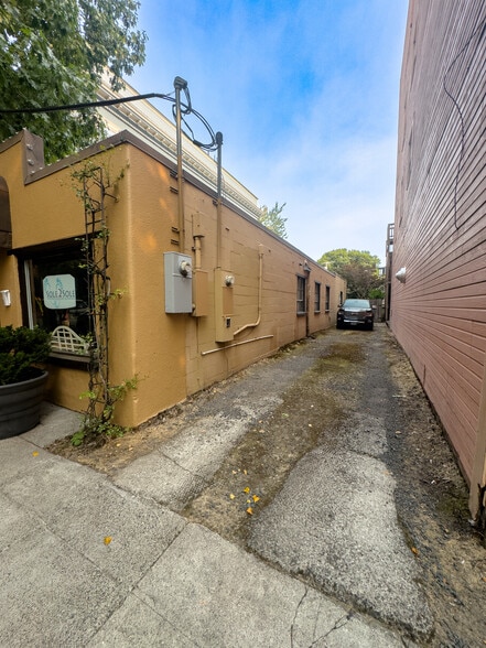 More Photos Of 2113-2115 NW Northrup St, Portland Storefront For Sale
