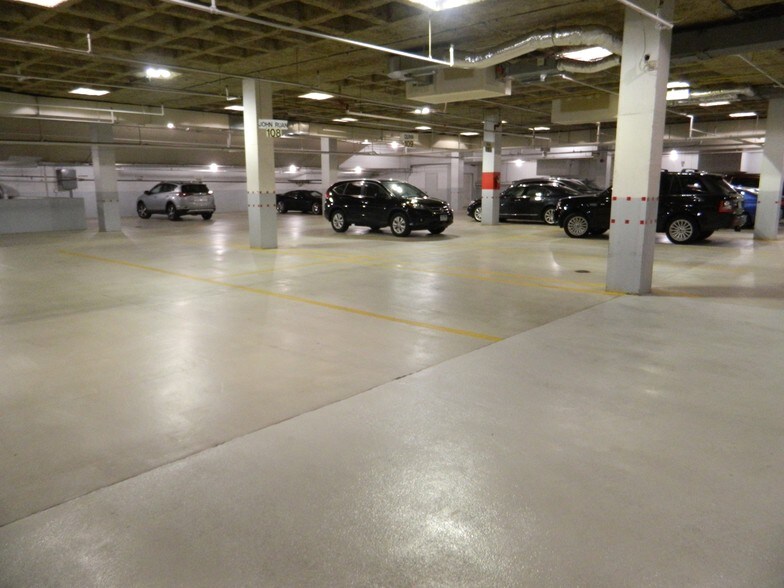 More Photos Of 666 Grand Ave, Des Moines Office For Lease