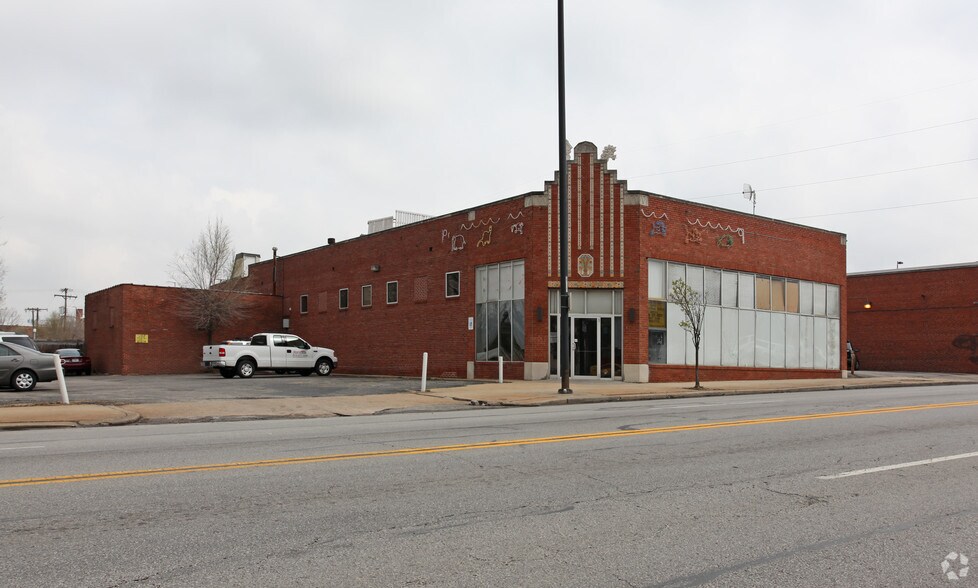 Primary Photo Of 1006 E Linwood Blvd, Kansas City Office For Lease