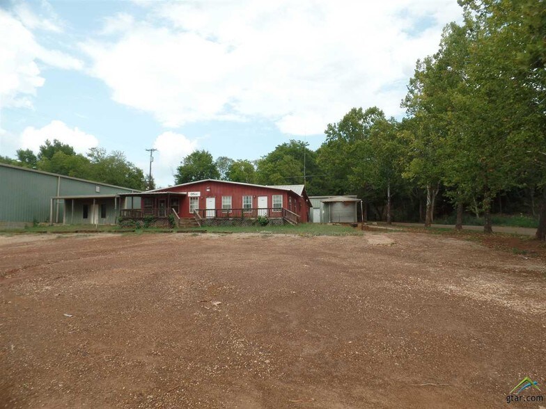 More Photos Of 1975 County Road 1605, Rusk Manufacturing For Sale