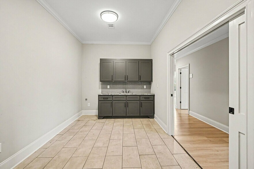 More Photos Of 132 Byrd Way, Warner Robins Office For Sale