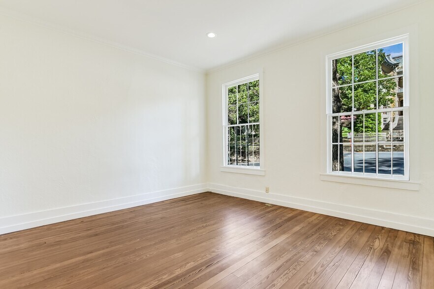 More Photos Of 610 Guadalupe St, Austin Office For Sale