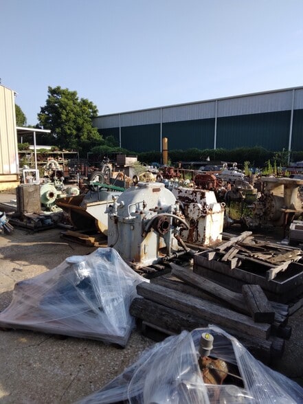 More Photos Of 13424 Hempstead Hwy, Houston Warehouse For Sale