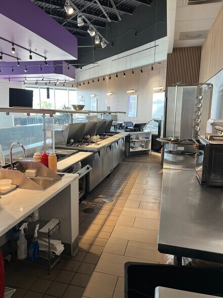 More Photos Of 13423 Beach Blvd, Jacksonville Unknown For Lease