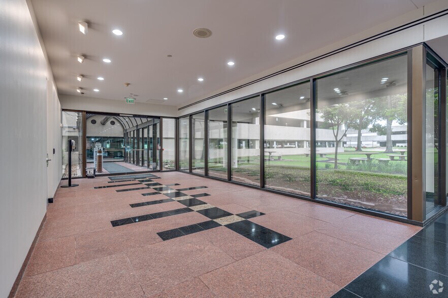 More Photos Of 14701 St. Marys Ln, Houston Unknown For Lease