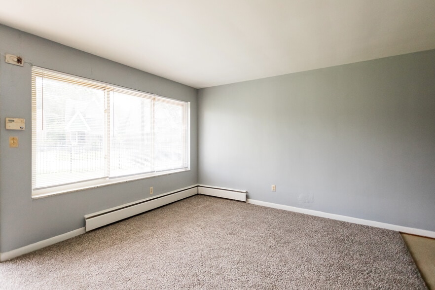 More Photos Of 9441 Queen St, Detroit Multifamily For Sale