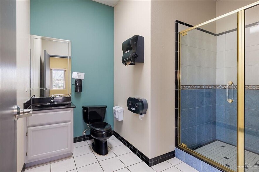 More Photos Of 451 E Alton Gloor Blvd, Brownsville Medical For Sale