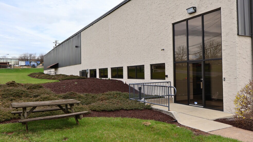Primary Photo Of 300 Russell Dr, Middletown Warehouse For Lease